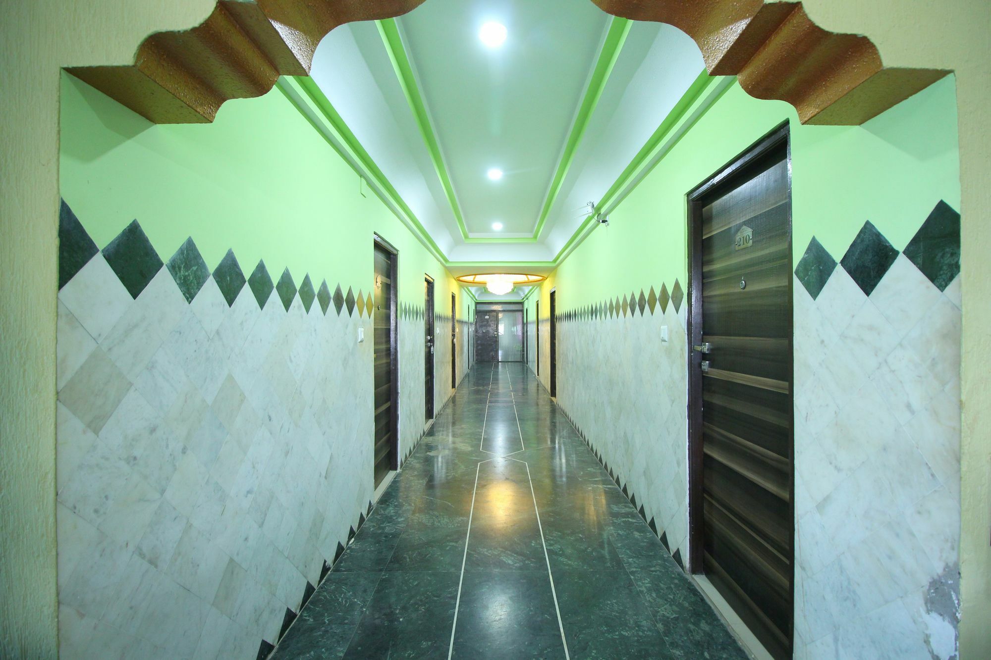 Fabhotel Crystal Inn II - Paldi Char Rasta Ахмедабад Екстер'єр фото